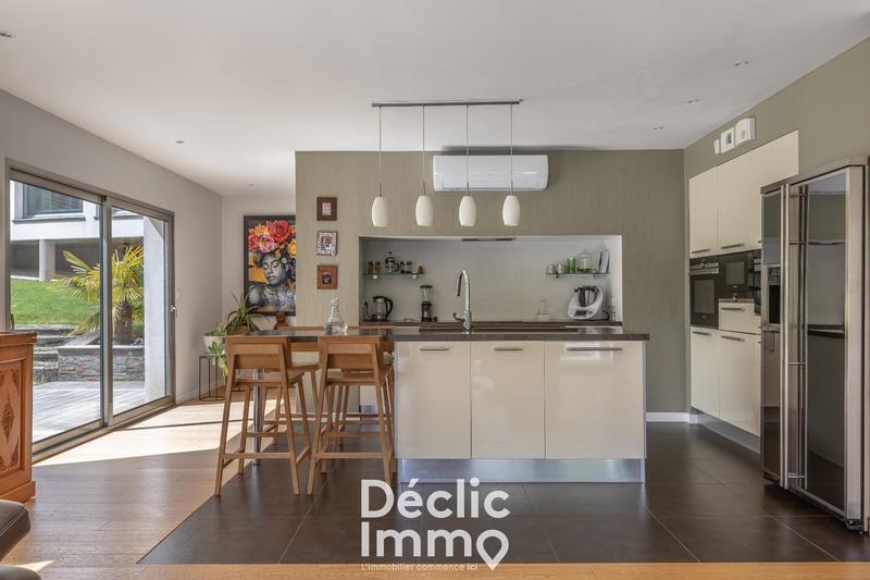 Maison - 210 m² - 6 pièces