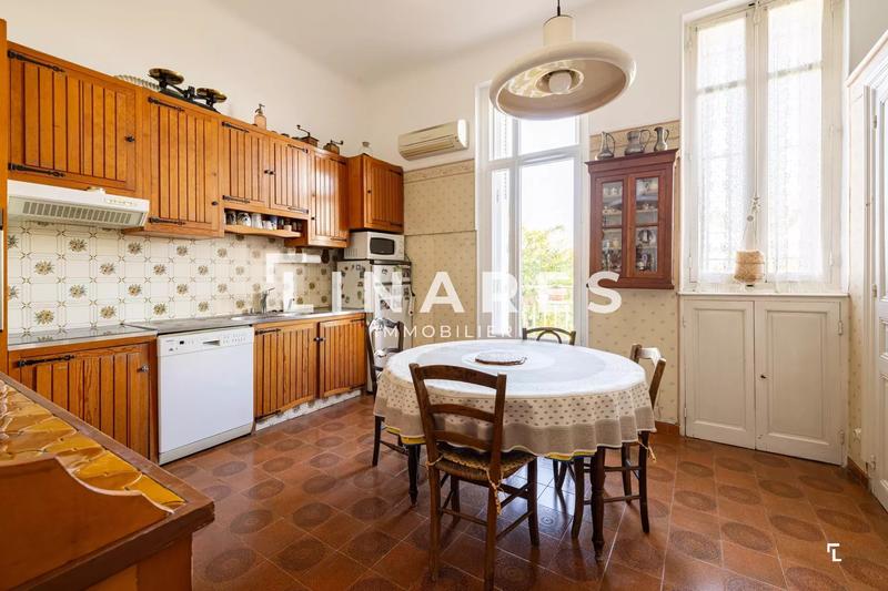 Appartement - 211 m² - 6 pièces