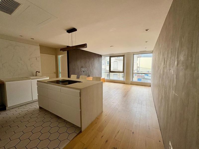 Appartement - 76 m² - 2 pièces