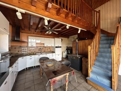 Maison - 234 m² - 9 pièces