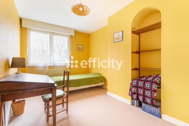 Maison - 240 m² - 12 pièces