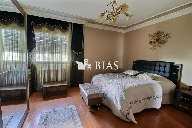 Maison - 191 m² - 8 pièces