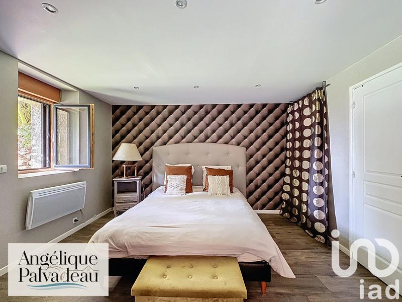 Maison - 365 m² - 12 pièces