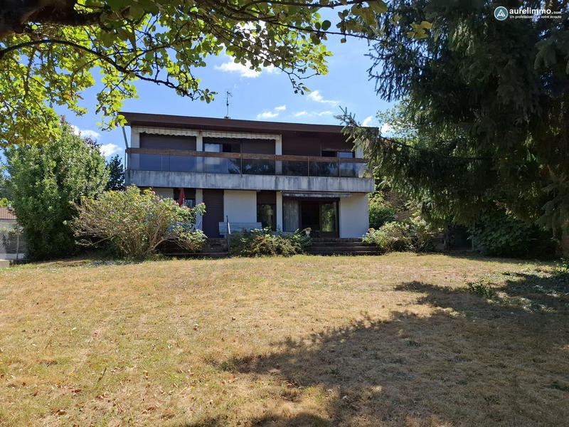 Maison - 200 m² - 7 pièces