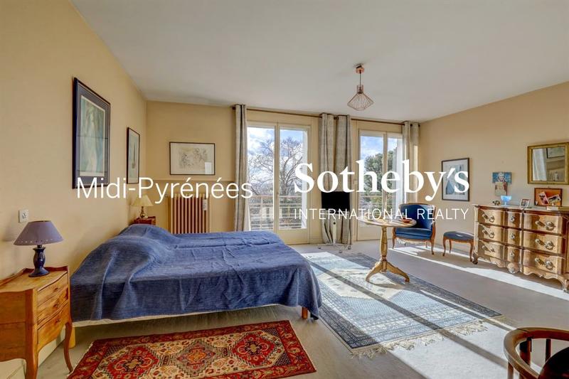 Maison - 325 m² - 6 pièces