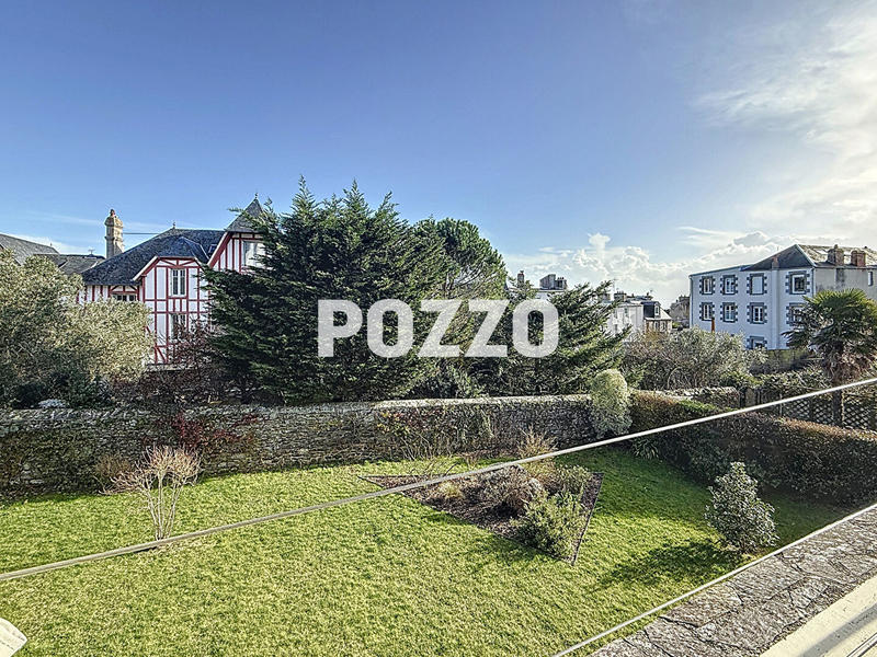 Maison - 201 m² - 8 pièces