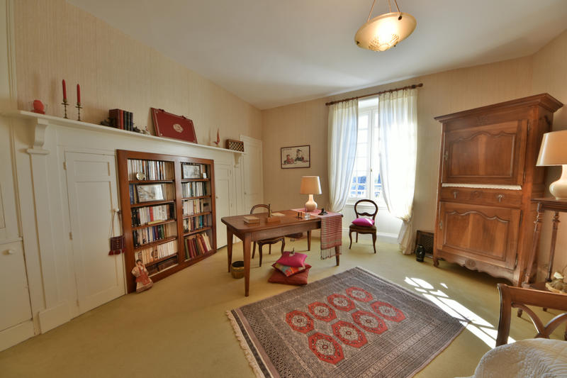 Maison - 260 m² - 9 pièces