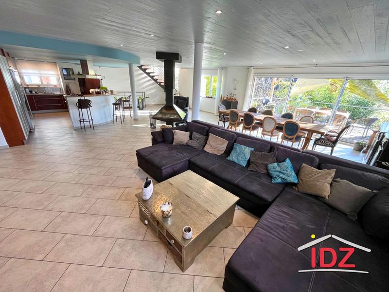 Villa - 318 m² - 9 pièces