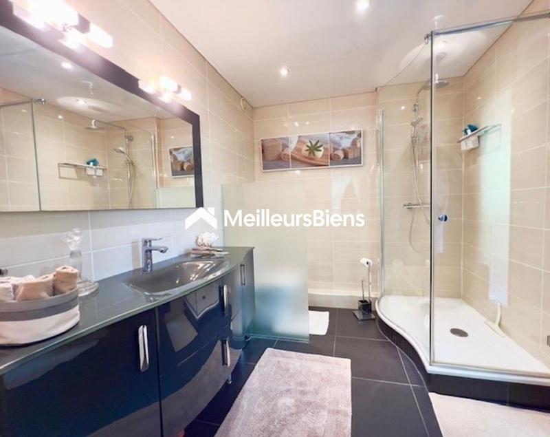 Appartement - 146 m² - 5 pièces