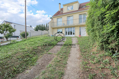 Maison - 206 m² - 8 pièces