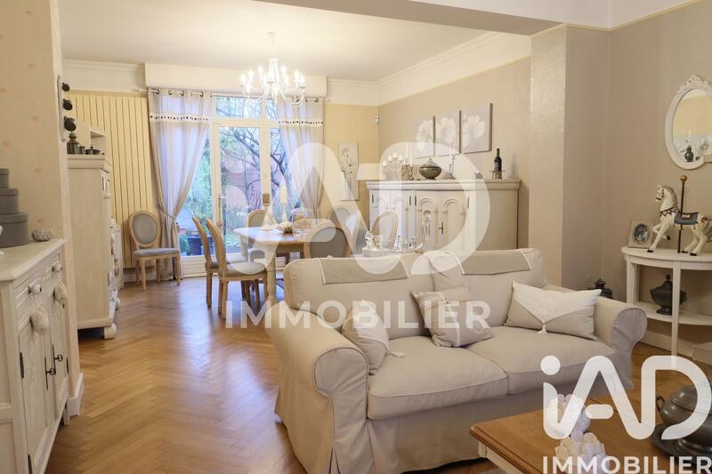 Maison - 225 m² - 9 pièces