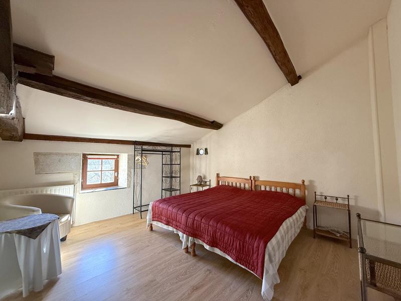 Maison - 238 m² - 7 pièces