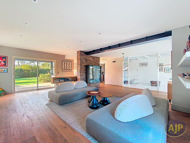 Maison - 394 m² - 15 pièces