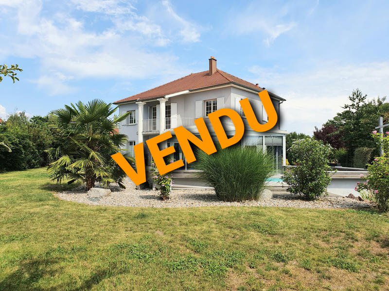 Maison - 230 m² - 8 pièces