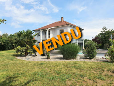 Maison - 230 m² - 8 pièces