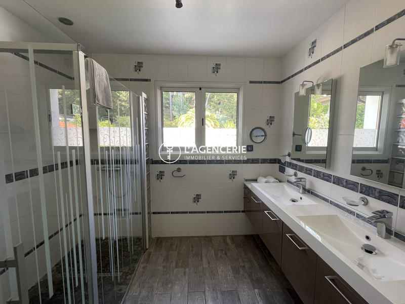 Villa - 220 m² - 7 pièces