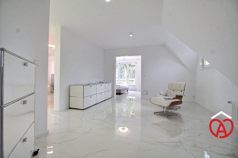 Maison - 248 m² - 10 pièces