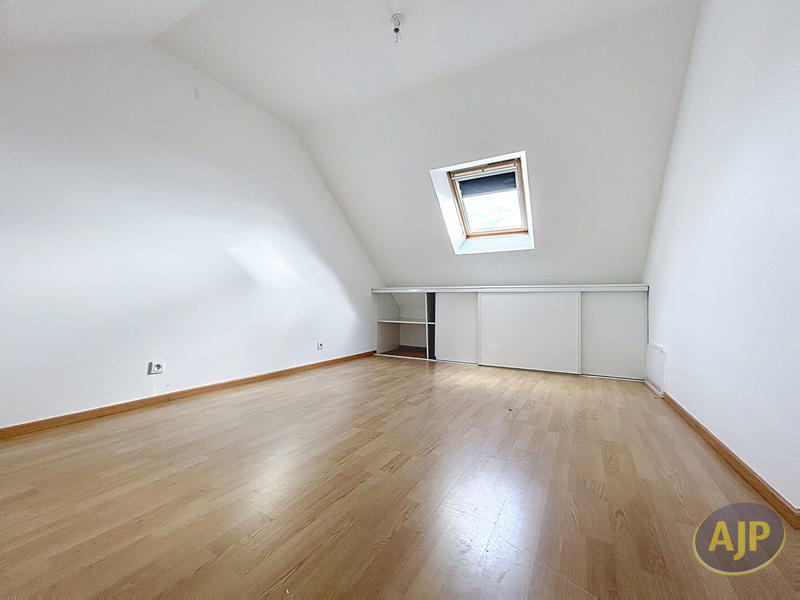 Maison - 93 m² - 4 pièces