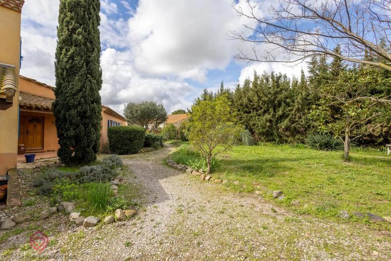 Maison - 275 m² - 10 pièces