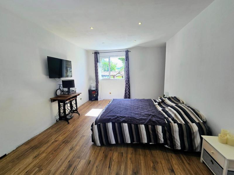 Maison - 322 m² - 9 pièces