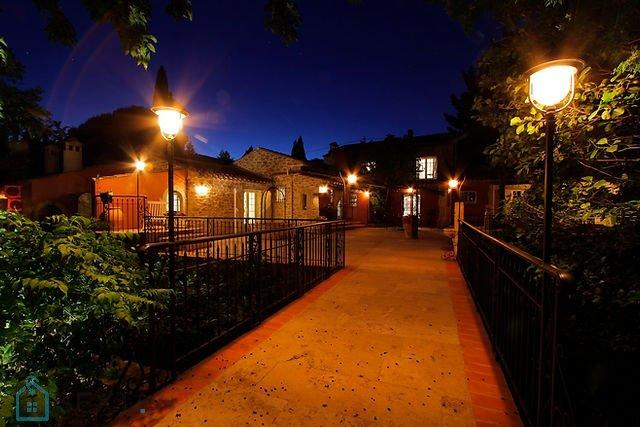 Bastide - 610 m² - 25 pièces