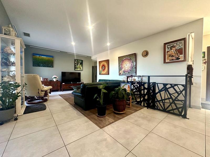 Maison - 210 m² - 6 pièces