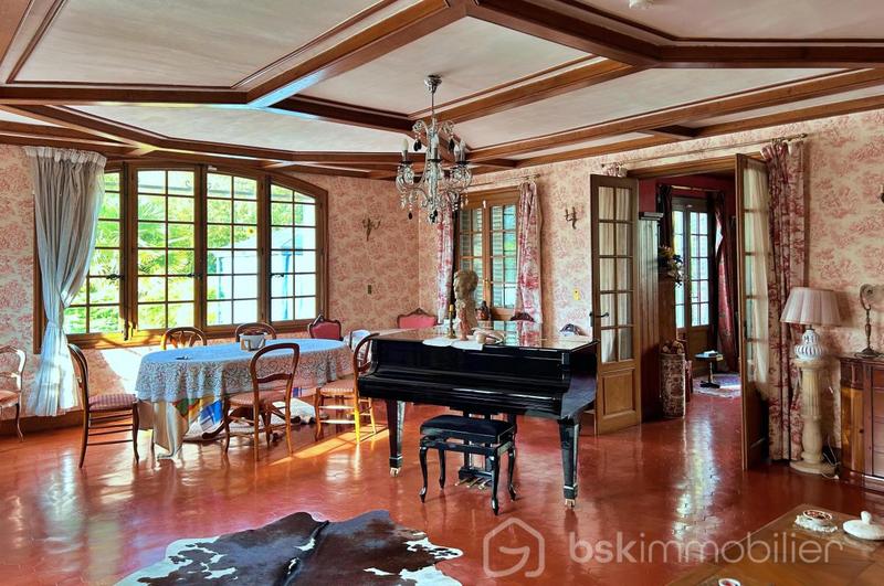 Propriété - 487 m² - 22 pièces