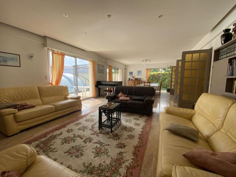 Maison - 213 m² - 9 pièces