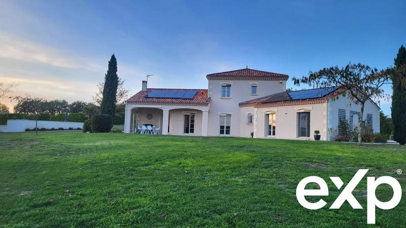 Maison - 204 m² - 5 pièces