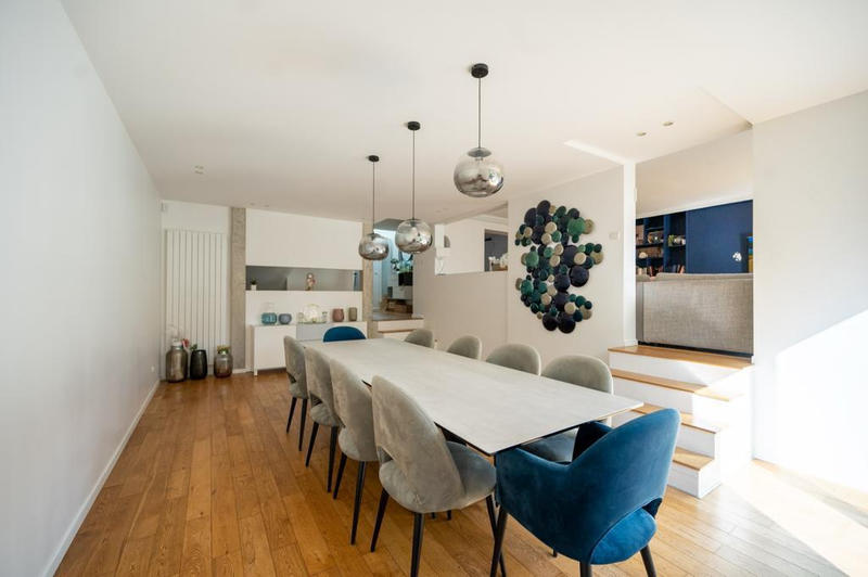 Maison - 250 m² - 7 pièces