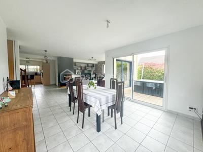 Maison - 159 m² - 8 pièces