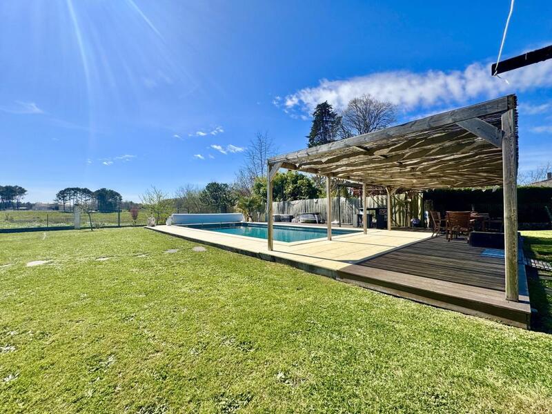 Maison - 260 m² - 8 pièces