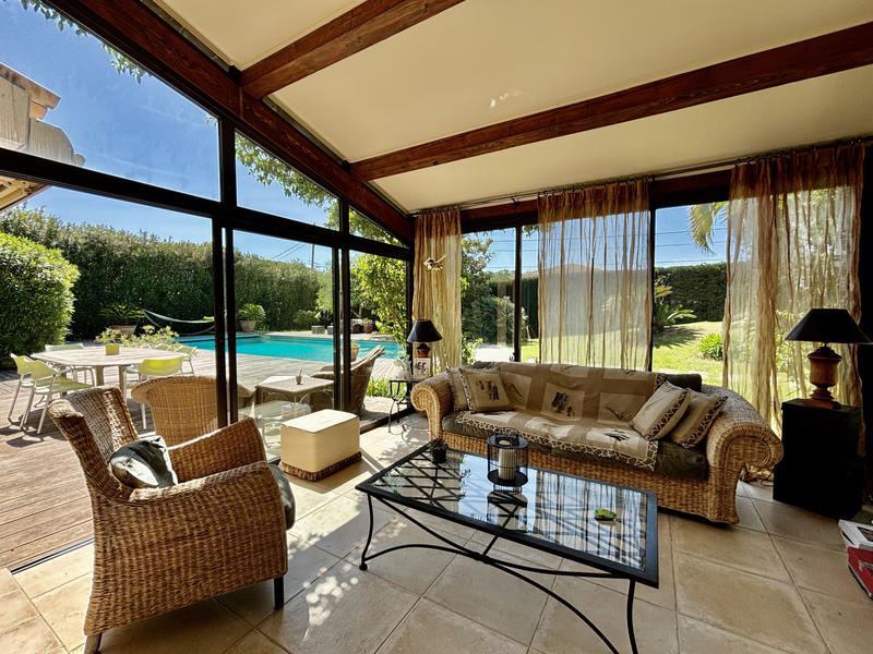 Villa - 282 m² - 8 pièces