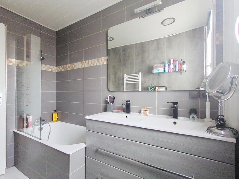 Maison - 98 m² - 5 pièces