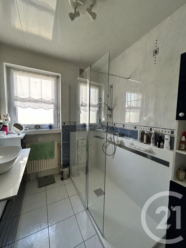 Maison - 141 m² - 7 pièces