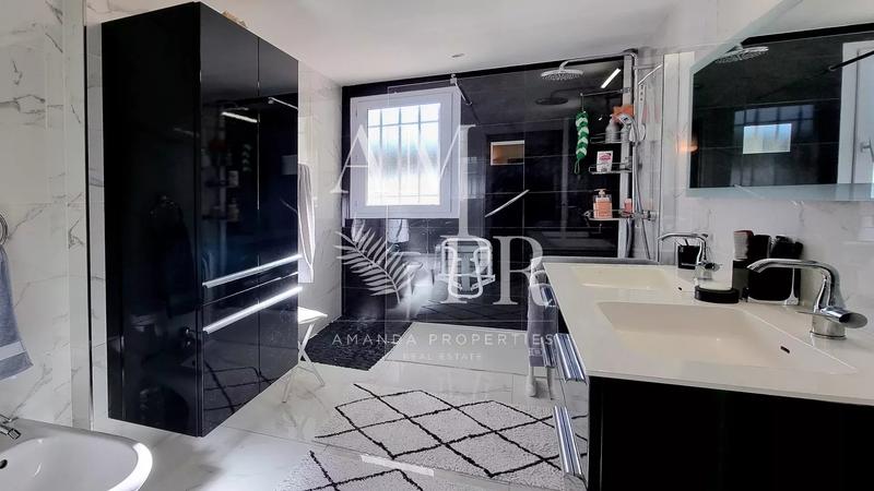 Villa - 380 m² - 8 pièces