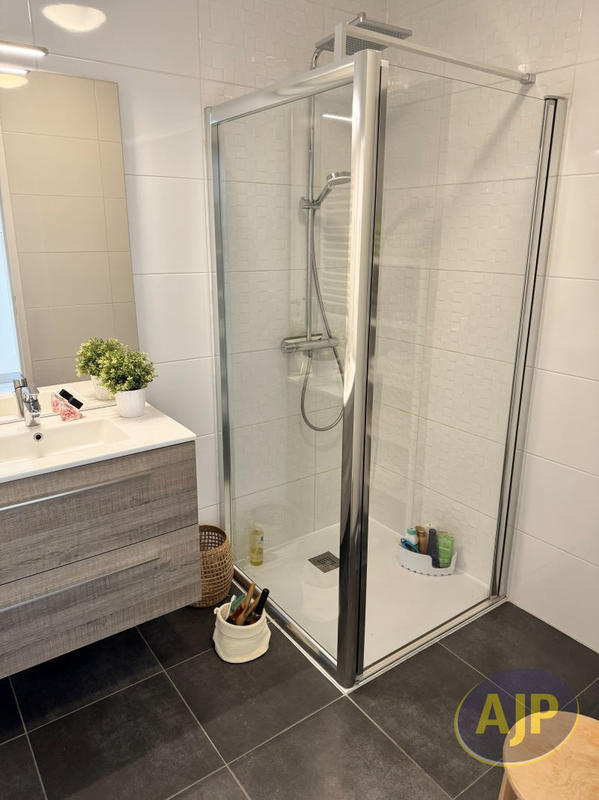 Appartement - 80 m² - 3 pièces