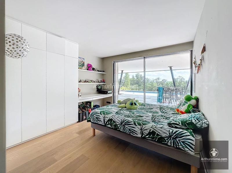 Maison - 260 m² - 6 pièces