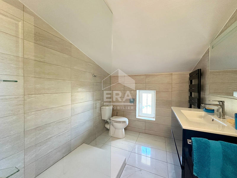 Maison - 270 m² - 9 pièces