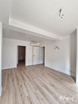 Local commercial - 42 m² - 3 pièces