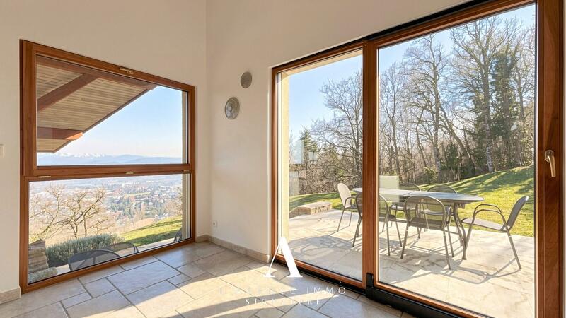 Maison - 262 m² - 8 pièces