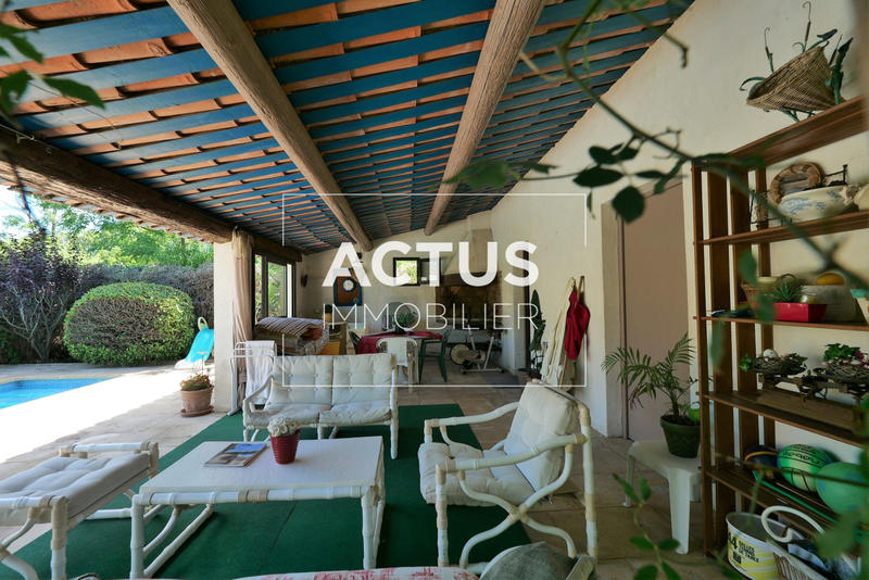 Maison - 210 m² - 7 pièces