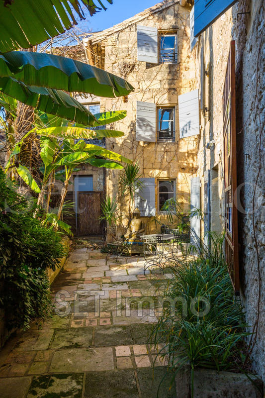 Maison - 222 m² - 7 pièces