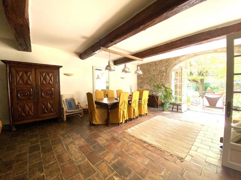 Mas - 528 m² - 16 pièces