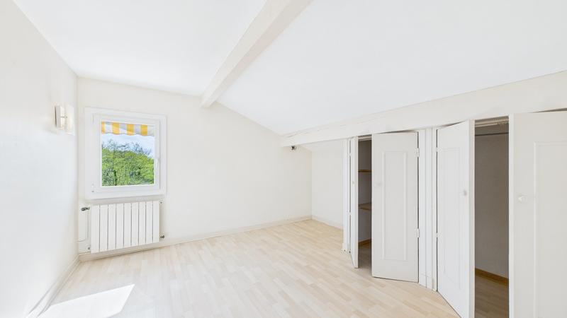 Maison - 270 m² - 13 pièces