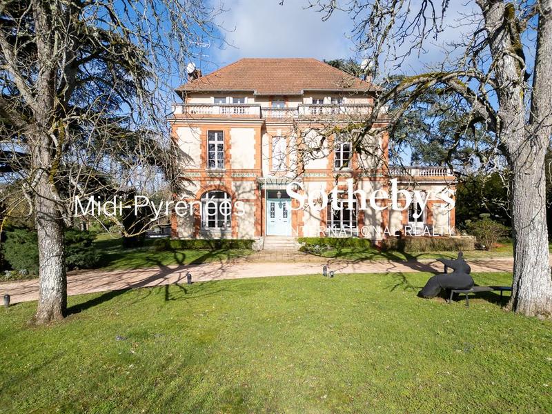 Maison de maîtres - 403 m² - 10 pièces
