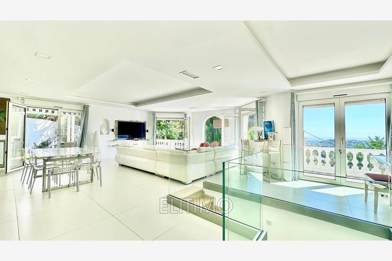 Maison - 223 m² - 6 pièces