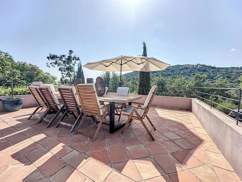 Maison - 280 m² - 10 pièces