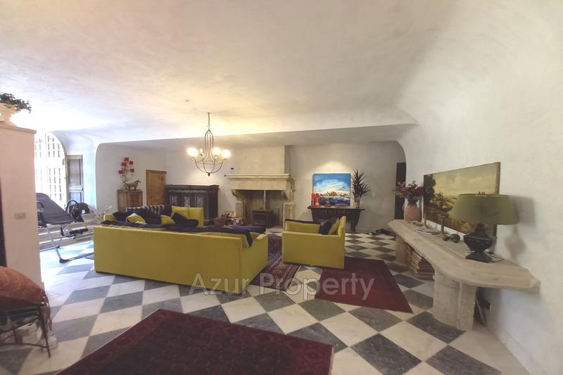 Maison - 460 m² - 14 pièces