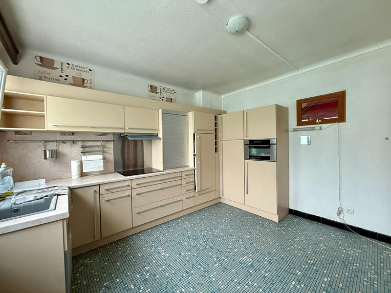 Maison - 240 m² - 9 pièces